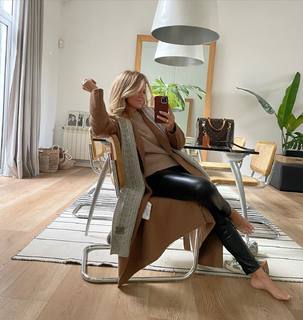 Flavia Palmiero feet photo thumbnail