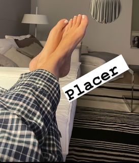 Flavia Palmiero feet photo thumbnail