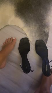 Flavia Palmiero feet photo thumbnail
