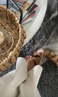 Flavia Palmiero feet photo thumbnail