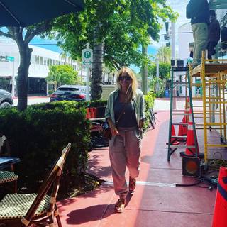 Flavia Palmiero feet photo thumbnail