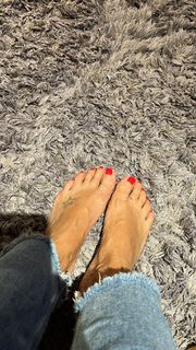 Flavia Palmiero feet photo thumbnail