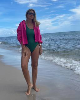 Flavia Palmiero feet photo thumbnail