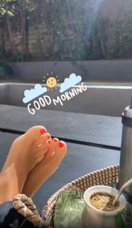 Flavia Palmiero feet photo thumbnail