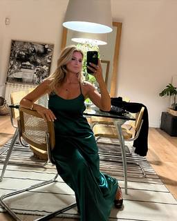 Flavia Palmiero feet photo thumbnail