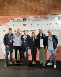 Flavia Palmiero feet photo thumbnail