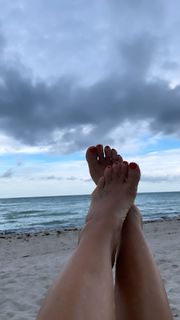 Flavia Palmiero feet photo thumbnail