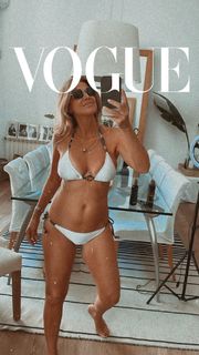 Flavia Palmiero feet photo thumbnail