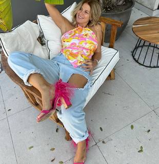 Flavia Palmiero feet photo thumbnail