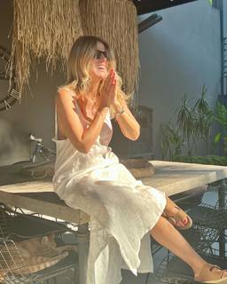 Flavia Palmiero feet photo thumbnail