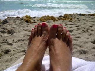 Flavia Palmiero feet photo thumbnail