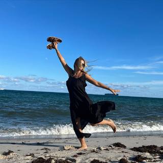 Flavia Palmiero feet photo thumbnail