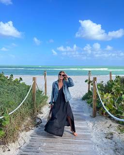 Flavia Palmiero feet photo thumbnail