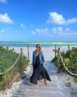 Flavia Palmiero feet photo thumbnail