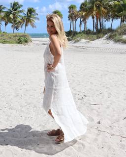 Flavia Palmiero feet photo thumbnail