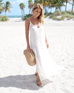 Flavia Palmiero feet photo thumbnail