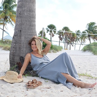 Flavia Palmiero feet photo thumbnail