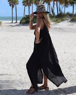 Flavia Palmiero feet photo thumbnail