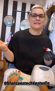 Flavia Palmiero feet photo thumbnail