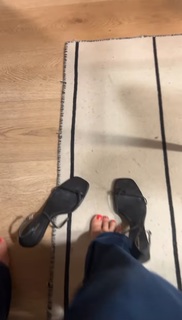 Flavia Palmiero feet photo thumbnail