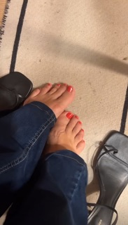 Flavia Palmiero feet photo thumbnail