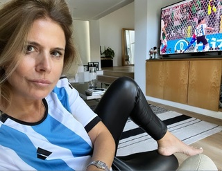 Flavia Palmiero feet photo thumbnail