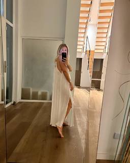 Flavia Palmiero feet photo thumbnail