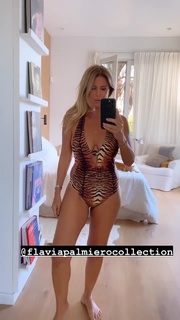 Flavia Palmiero feet photo thumbnail