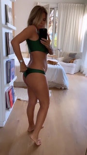 Flavia Palmiero feet photo thumbnail