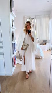 Flavia Palmiero feet photo thumbnail