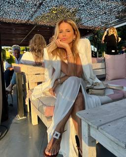 Flavia Palmiero feet photo thumbnail