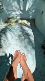 Flavia Palmiero feet photo thumbnail