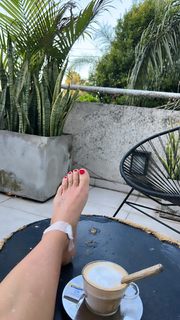 Flavia Palmiero feet photo thumbnail