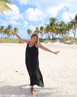 Flavia Palmiero feet photo thumbnail