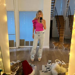 Flavia Palmiero feet photo thumbnail