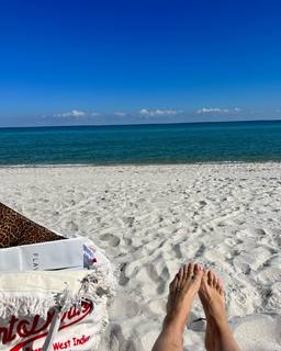 Flavia Palmiero feet photo thumbnail