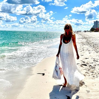 Flavia Palmiero feet photo thumbnail