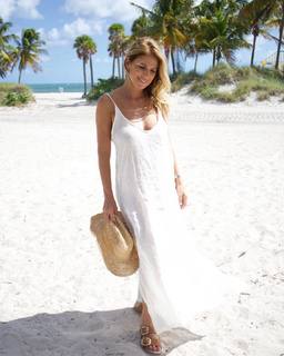 Flavia Palmiero feet photo thumbnail