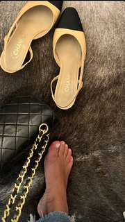 Flavia Palmiero feet photo thumbnail