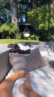 Flavia Palmiero feet photo thumbnail