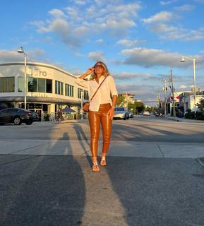 Flavia Palmiero feet photo thumbnail