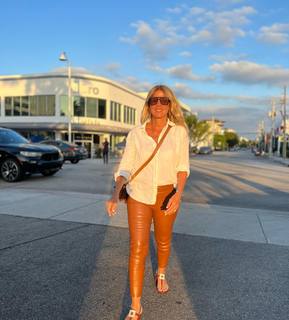 Flavia Palmiero feet photo thumbnail