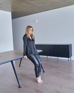 Flavia Palmiero feet photo thumbnail