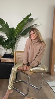 Flavia Palmiero feet photo thumbnail