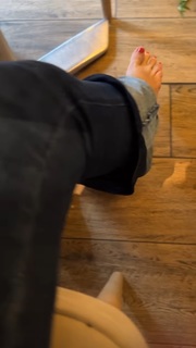 Flavia Palmiero feet photo thumbnail