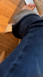 Flavia Palmiero feet photo thumbnail