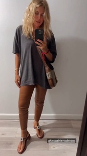 Flavia Palmiero feet photo thumbnail