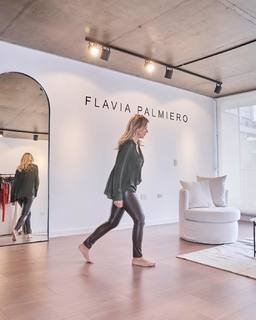 Flavia Palmiero feet photo thumbnail