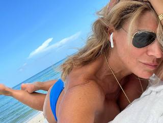 Flavia Palmiero feet photo thumbnail