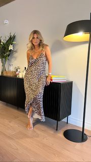 Flavia Palmiero feet photo thumbnail